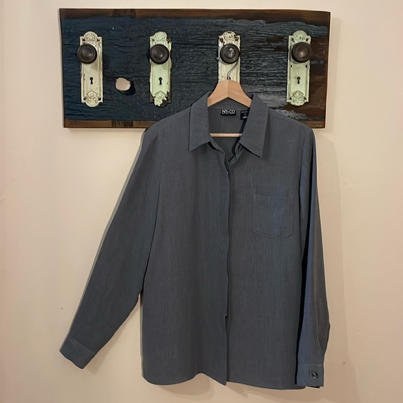 2/$30 NY & Co New York and Company Grey Blouse Size Large - Picture 5 of 14